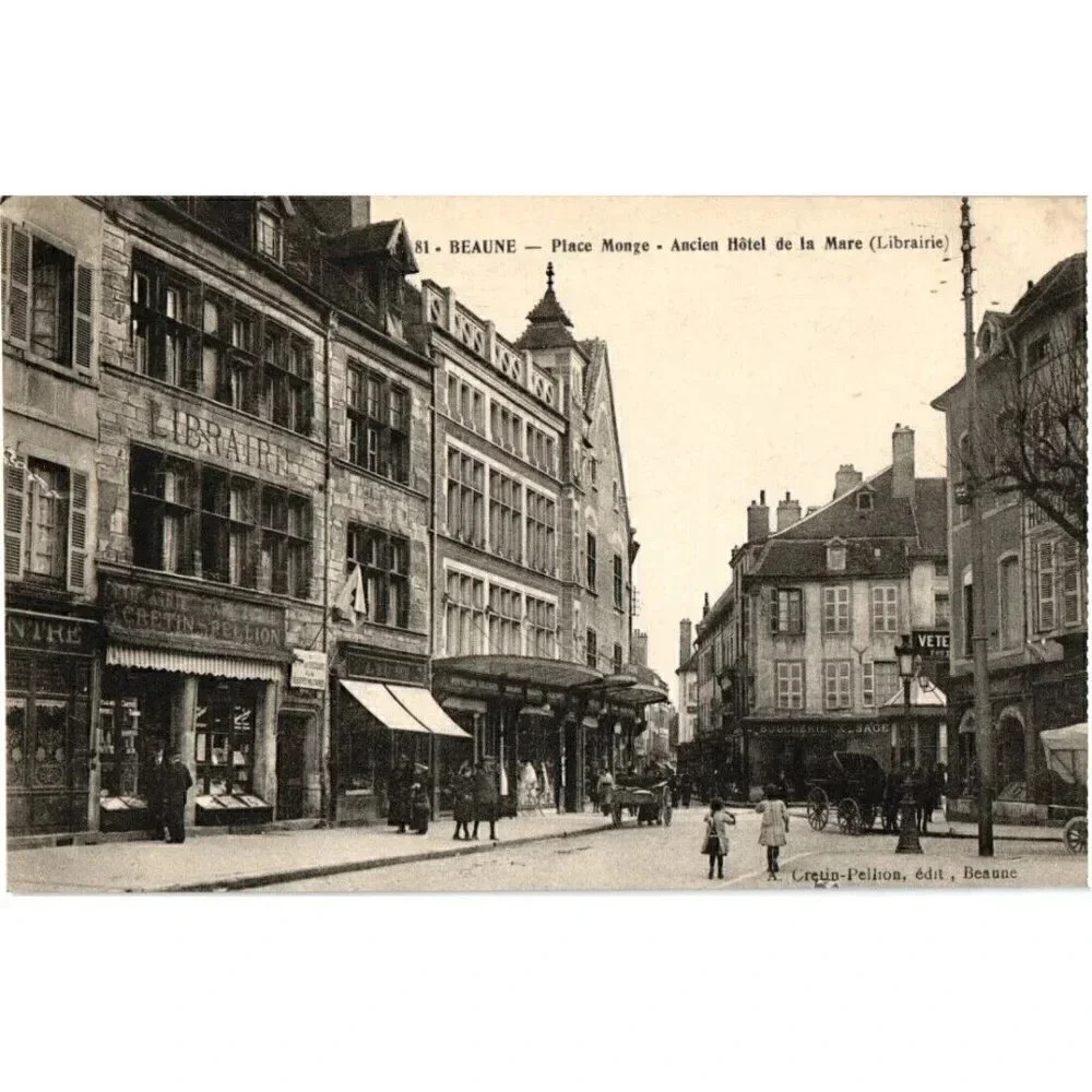 No. 81 BEAUNE Place Monge Ancien Hôtel de la Mare (Librairie) - France Postcard